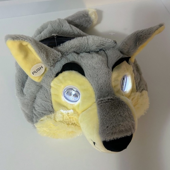 NWT- Wolf Hat Night Eyes LED Novelty Headlamp Kids Children’s Fun - Picture 13 of 15